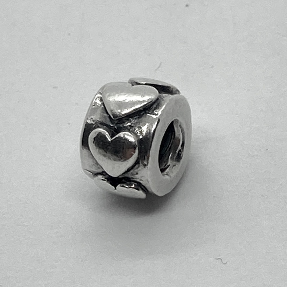Amore & Baci 925 Italy Sterling Silver Round Circle Raised Hearts Charm Bead